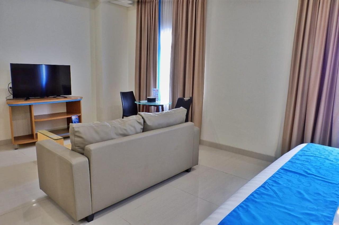 Hotel Brothers Biru Solo Baru Exteriör bild