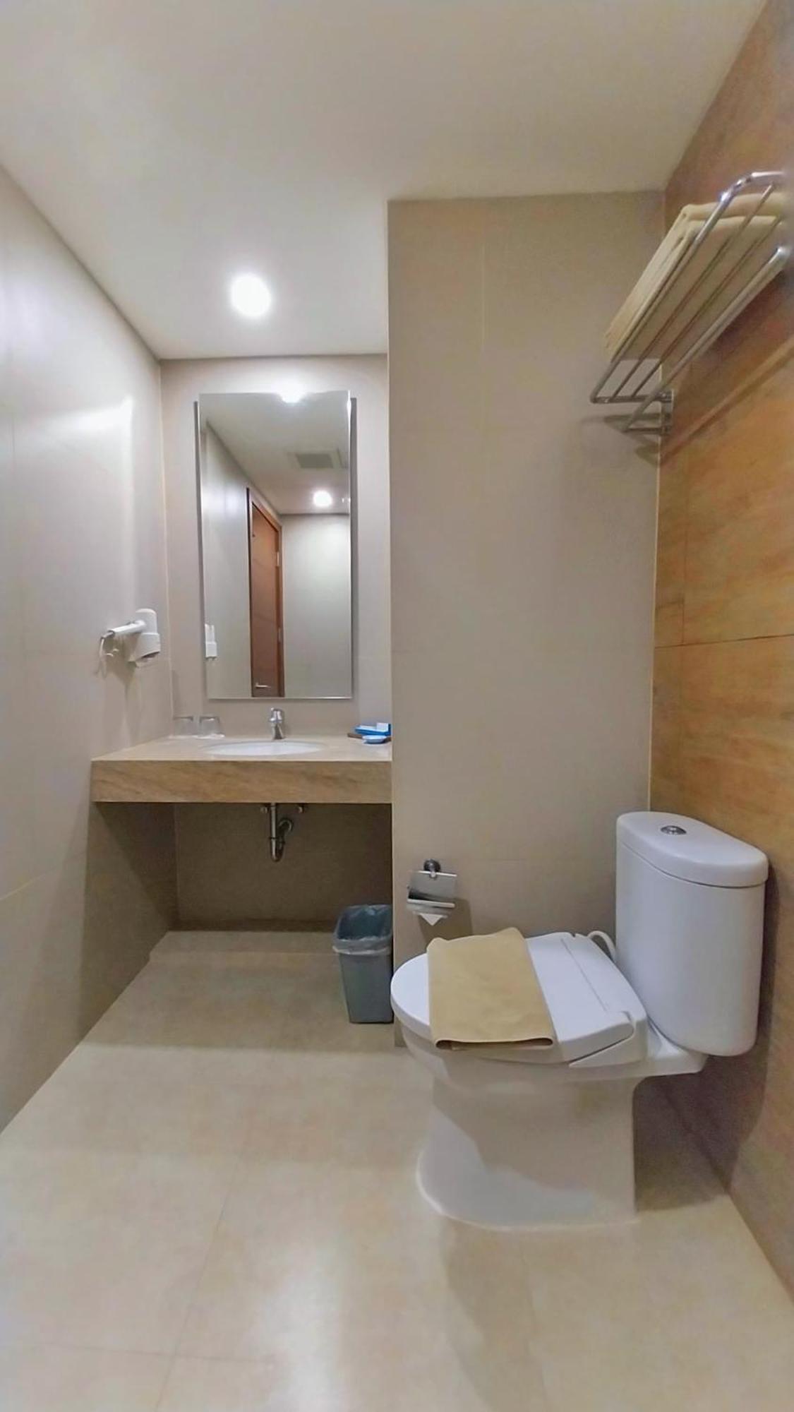 Hotel Brothers Biru Solo Baru Exteriör bild