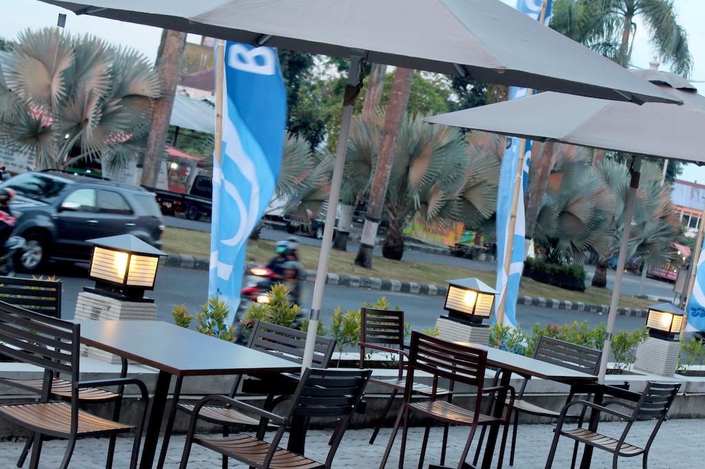 Hotel Brothers Biru Solo Baru Exteriör bild