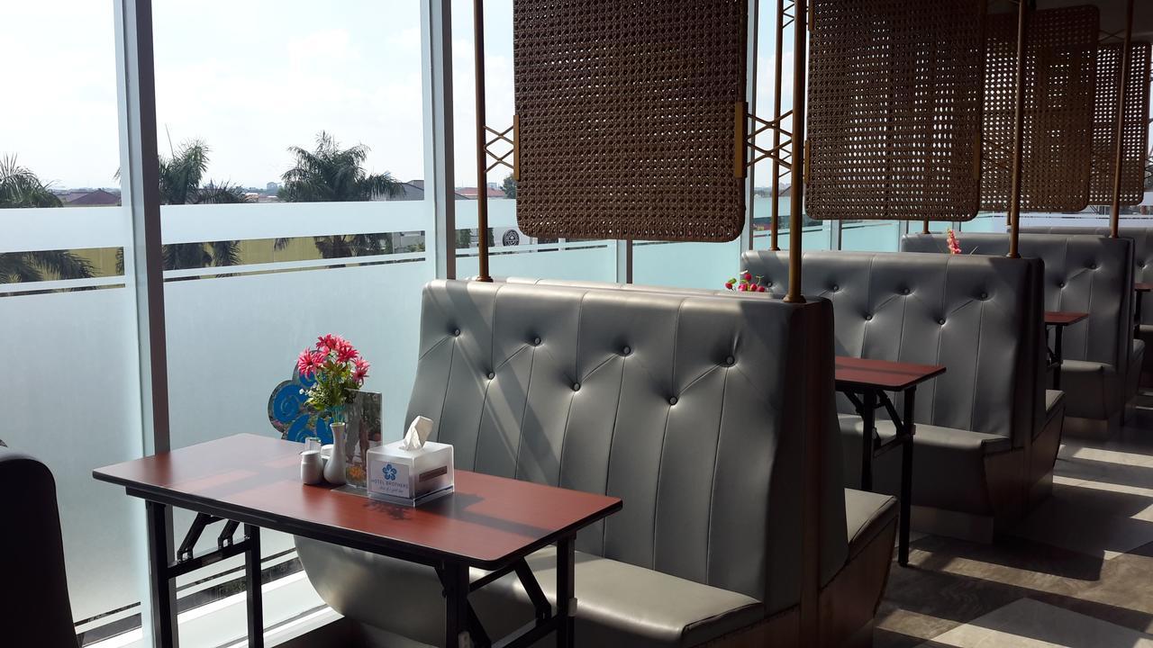 Hotel Brothers Biru Solo Baru Exteriör bild