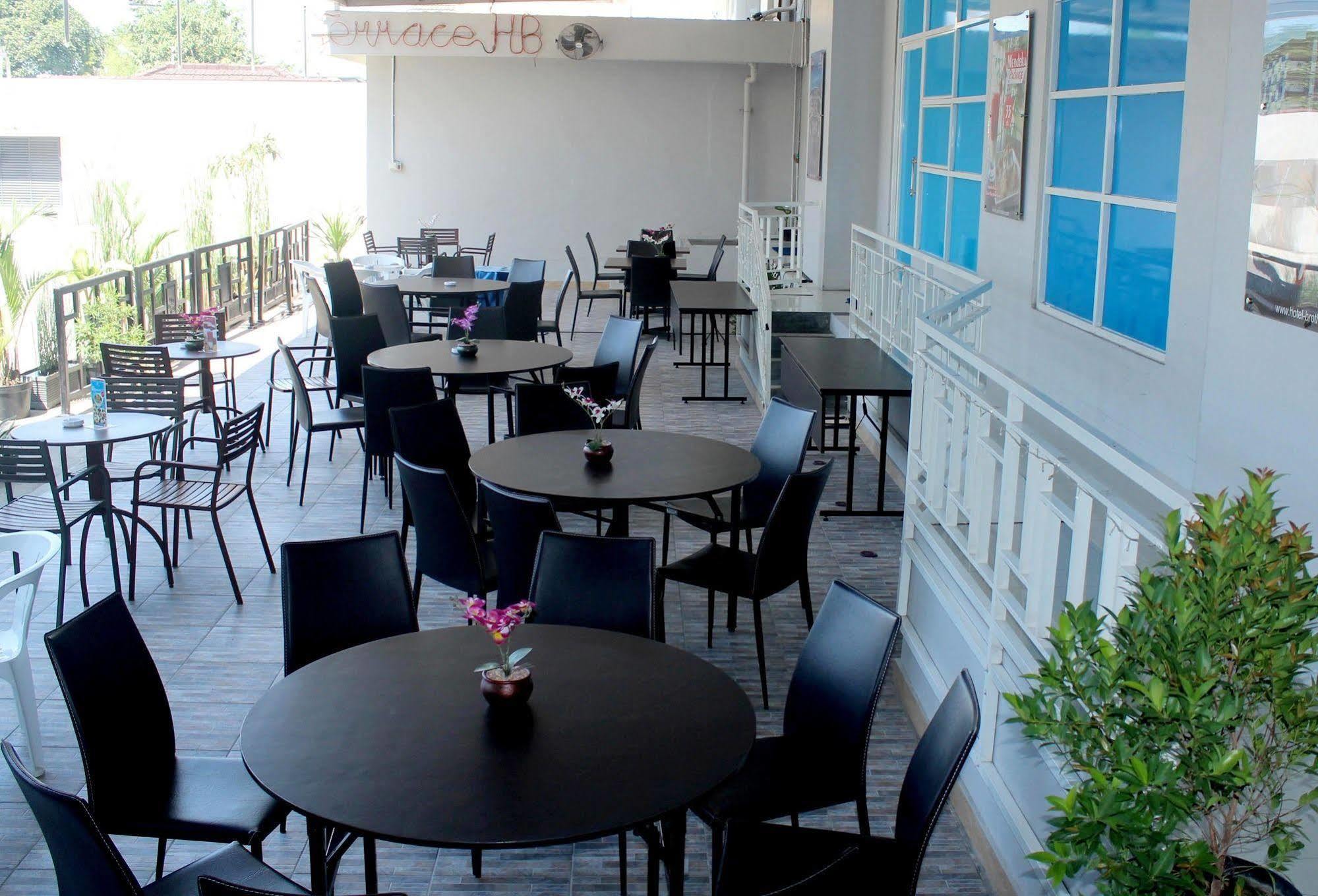 Hotel Brothers Biru Solo Baru Exteriör bild