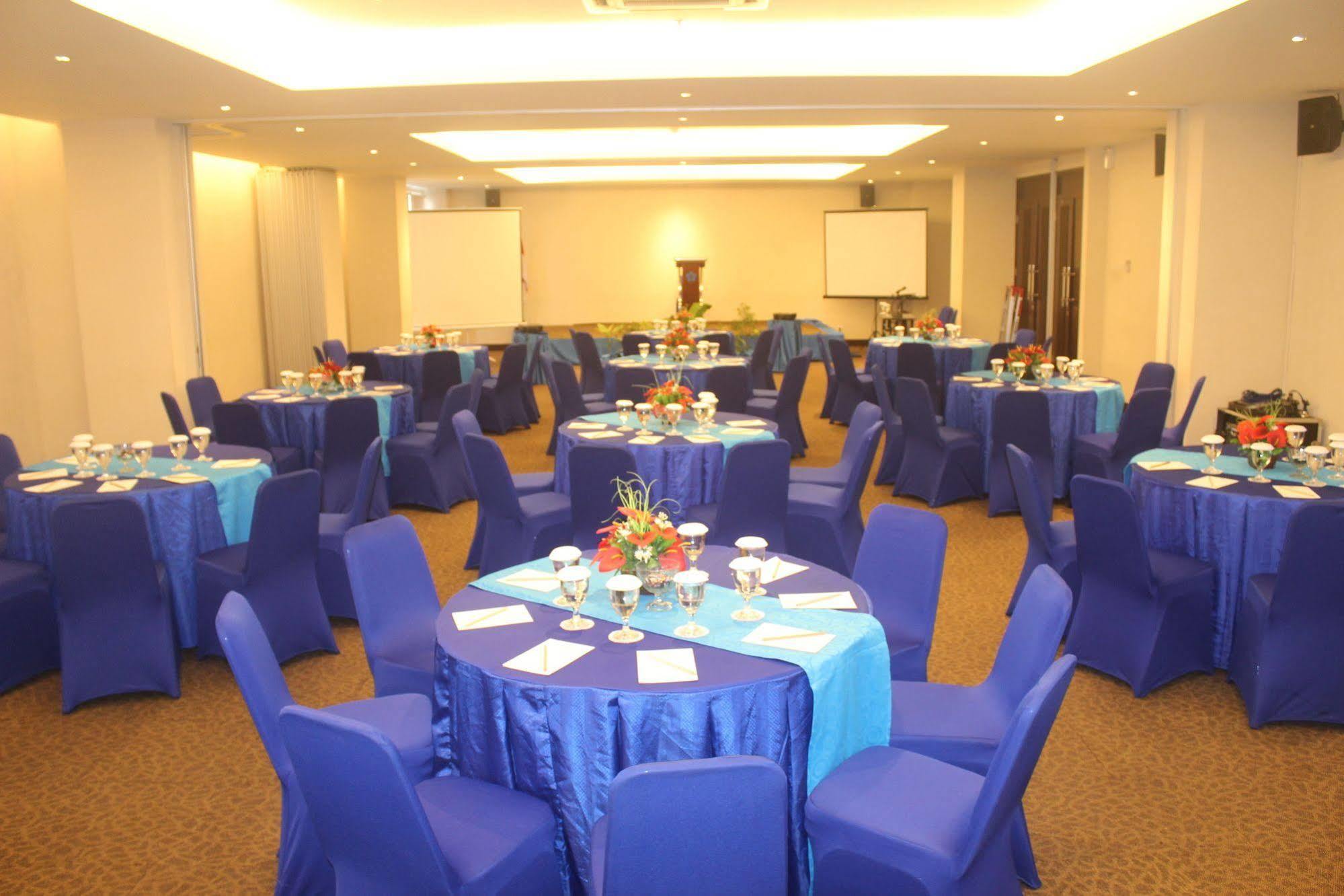 Hotel Brothers Biru Solo Baru Exteriör bild