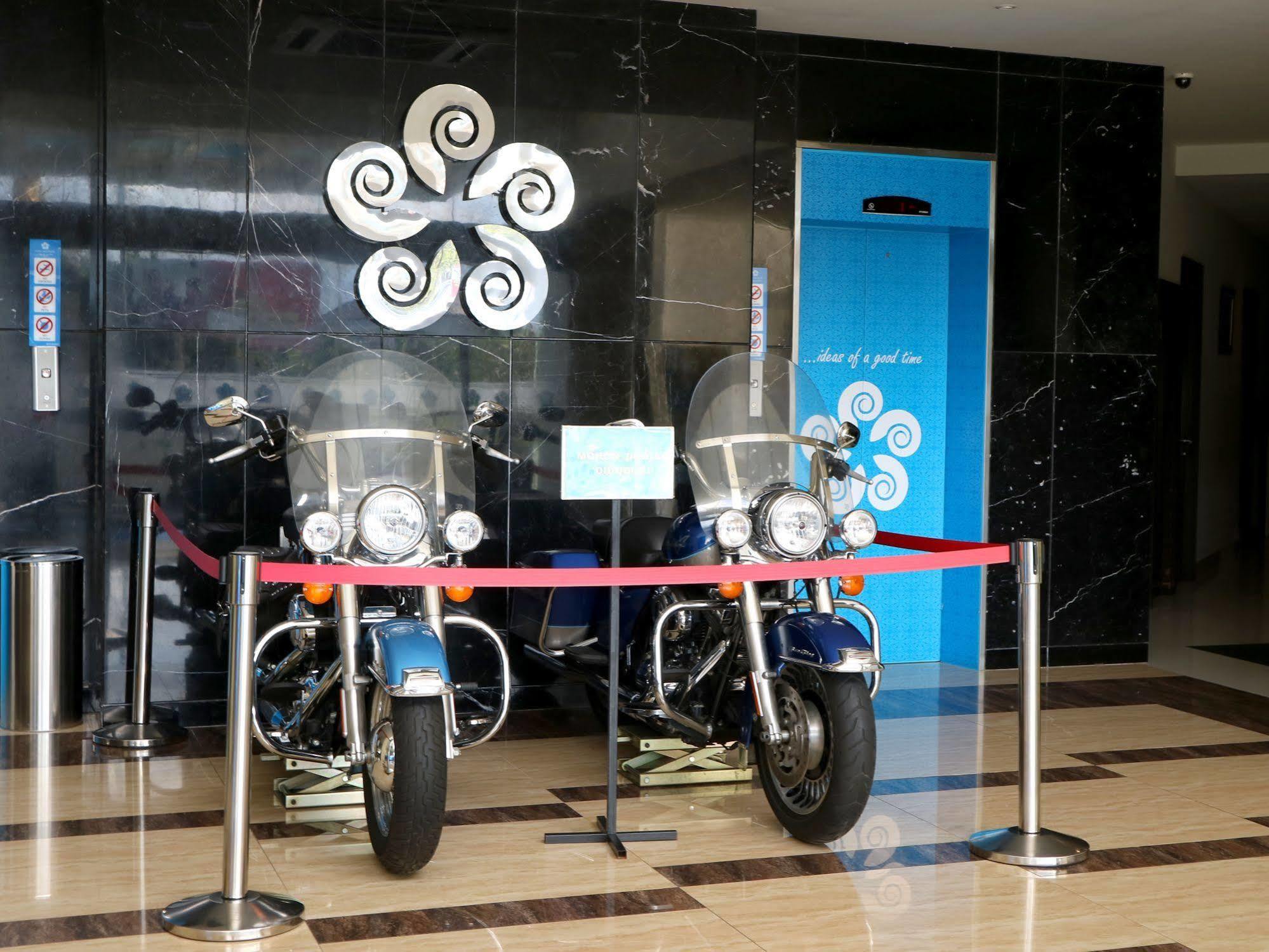 Hotel Brothers Biru Solo Baru Exteriör bild