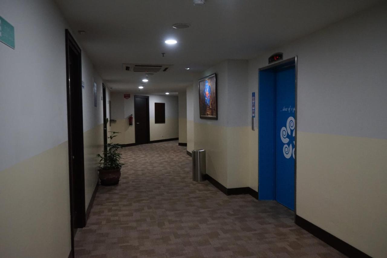 Hotel Brothers Biru Solo Baru Exteriör bild